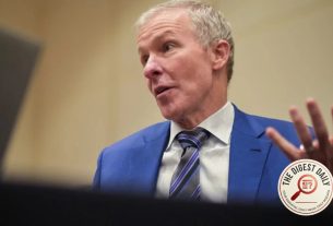 United CEO Admits Mega-Merger Is Dead, Settles for Scavenging Rivals' Leftovers